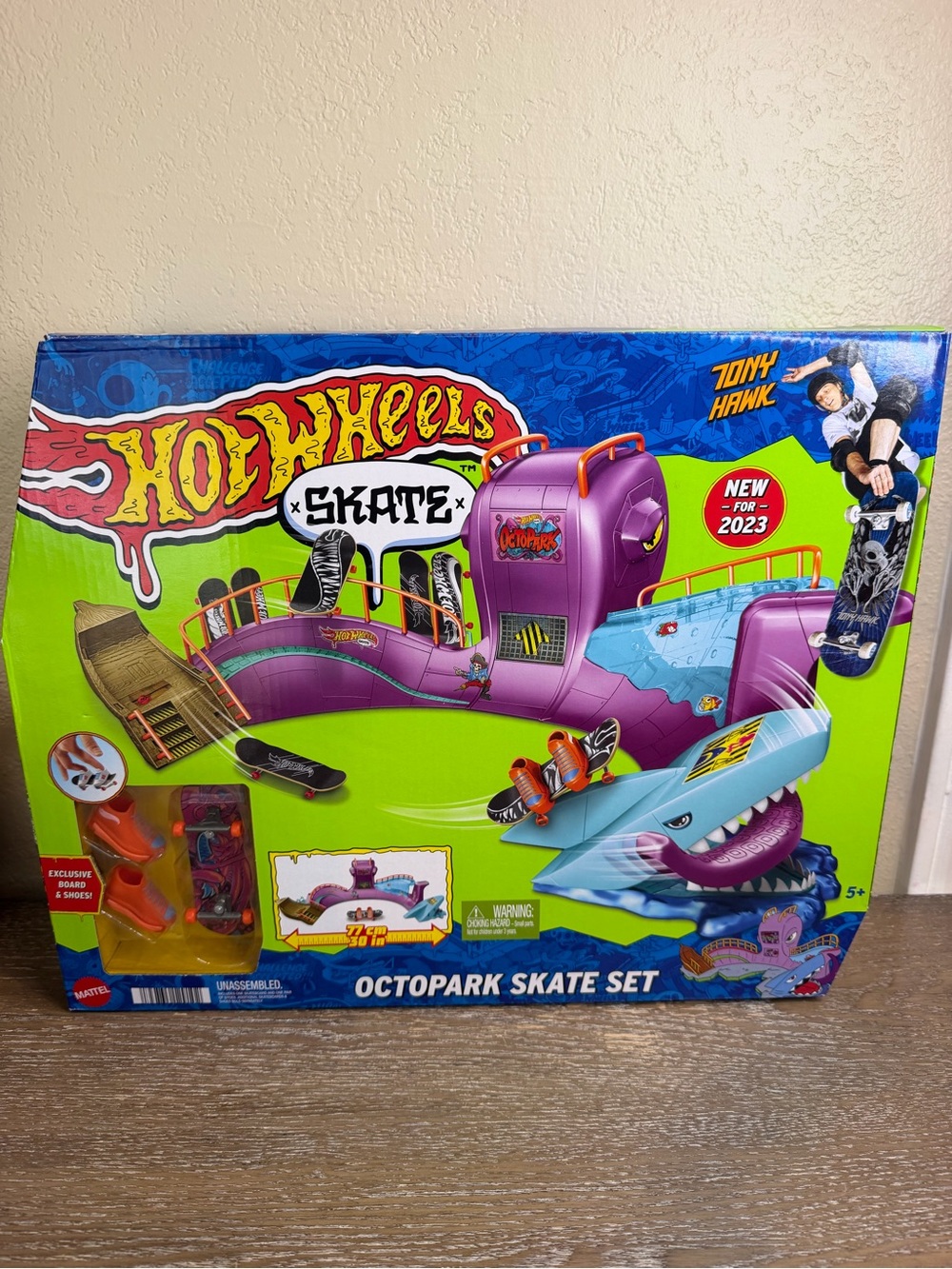 Hot Wheels Skate Octopark Playset with Exclusive Fingerboard and Skate Shoes new